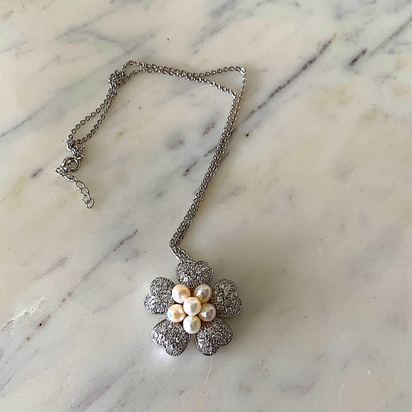 3/$25 ⭐️ Vintage Silver Flower Pendant with Pearls and Crystals - Picture 2 of 2